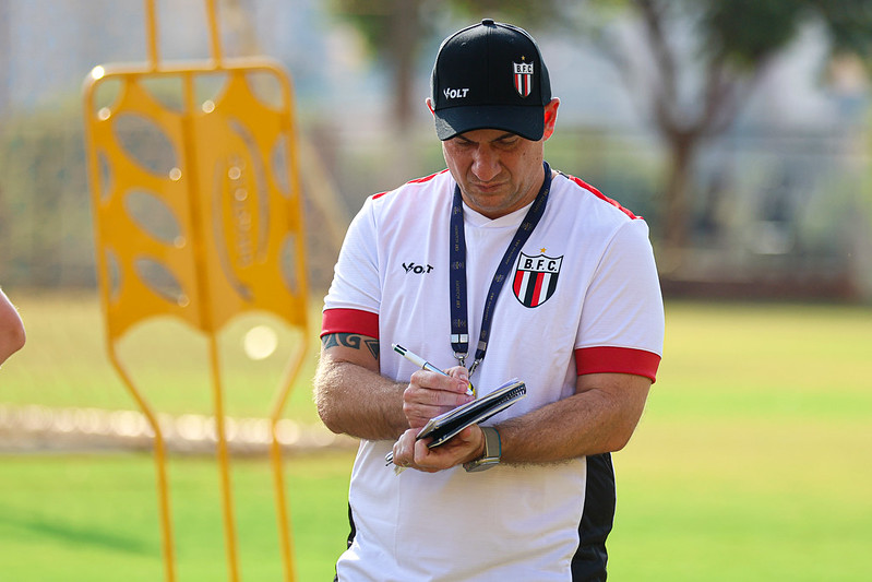Estreante, técnico Márcio Zanardi cobra uma maior disposição aos jogadores do Botafogo-SP
