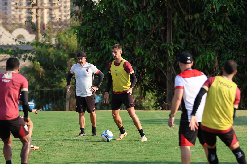 Técnico Márcio Zanardi não confirma, mas pode mudar esquema do Botafogo para encarar a Ponte Preta