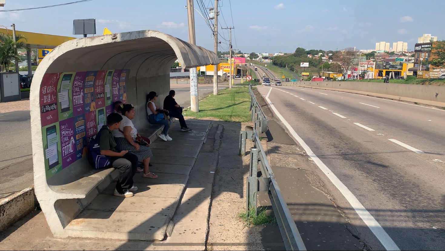 Campanha incentiva pedestre a utilizar passarelas em rodovia de Hortolândia