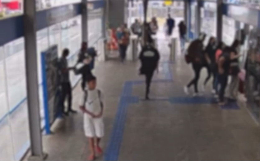 Cresce o número de pessoas que entram nas estações do BRT sem pagar, mesmo com monitoramento 24h
