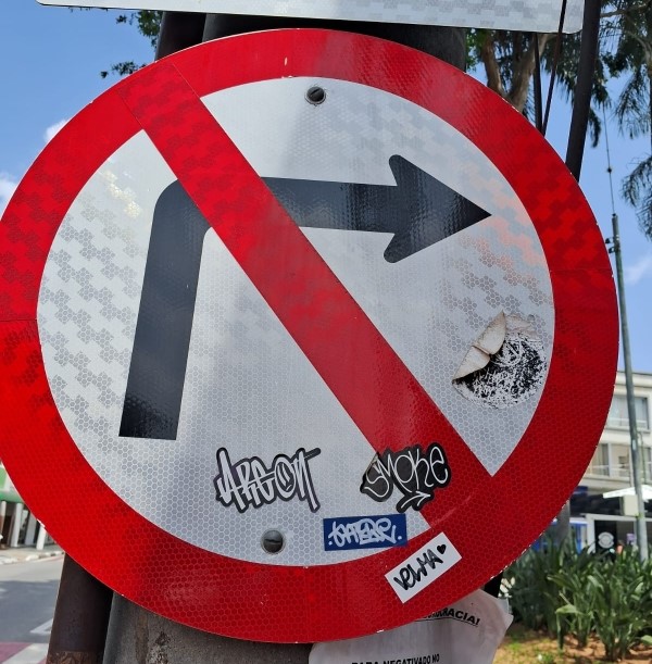 Vinhedo: vandalismo em placas de trânsito gera prejuízos e afeta segurança viária