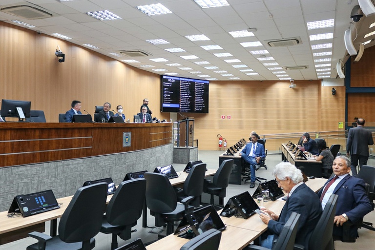 De olho no domingo de eleições, vereadores faltam e sessão da Câmara é cancelada