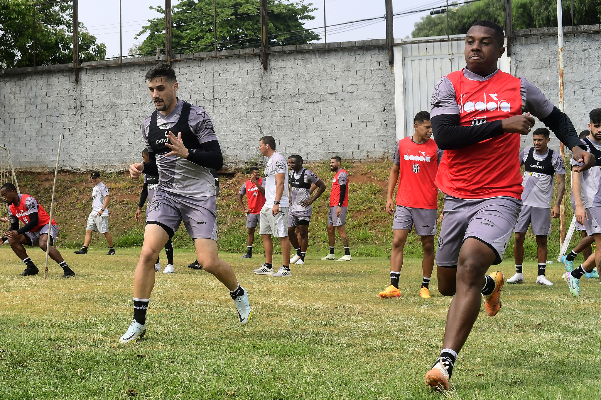 Em busca de um novo treinador, Ponte Preta ficará em Itu para sequência na Série B