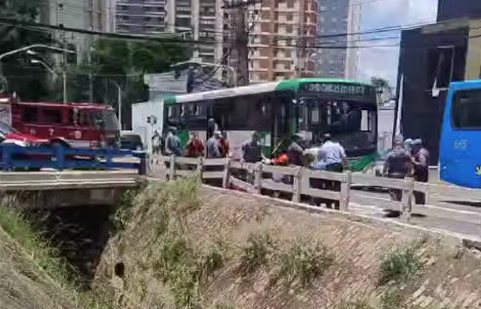 Idoso é atropelado por ônibus e morre na avenida Anchieta em Campinas 