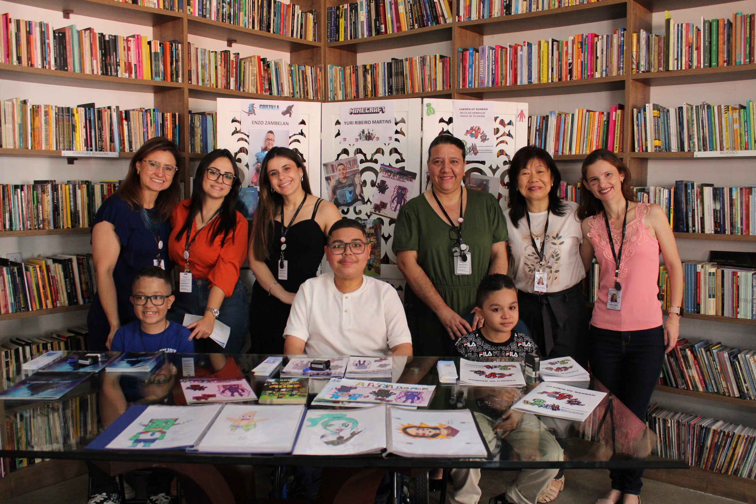 Meninos atendidos pela Casa da Criança Paralítica lançam livros ilustrados