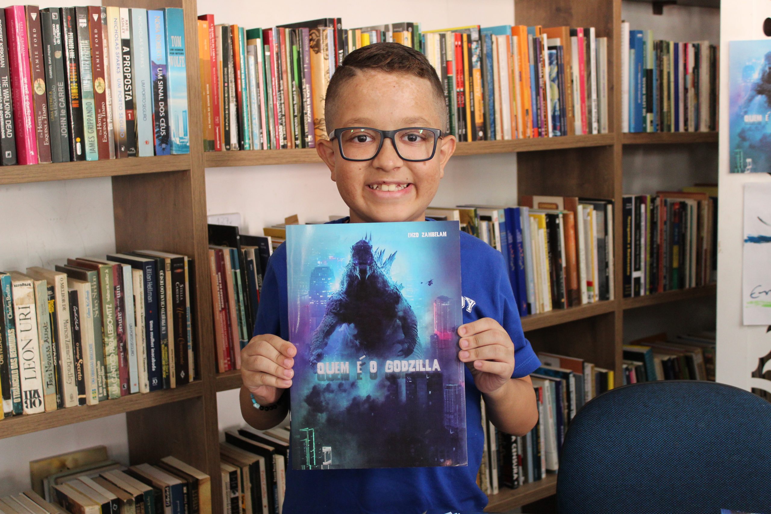 Meninos atendidos pela Casa da Criança Paralítica lançam livros ilustrados
