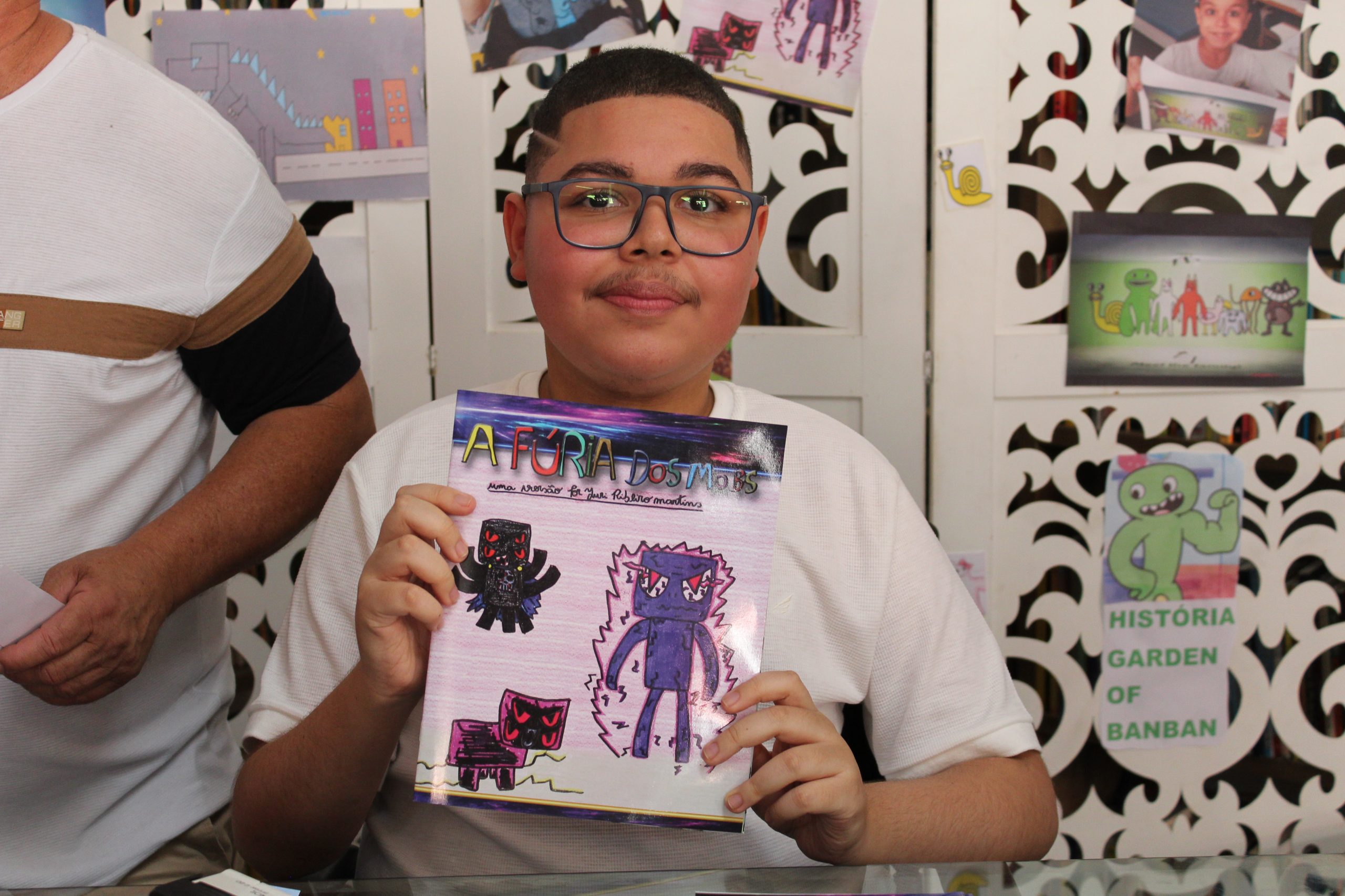 Meninos atendidos pela Casa da Criança Paralítica lançam livros ilustrados