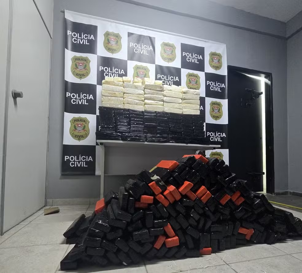 Motorista de carreta é preso com 600kg de drogas escondidos em carga de carne