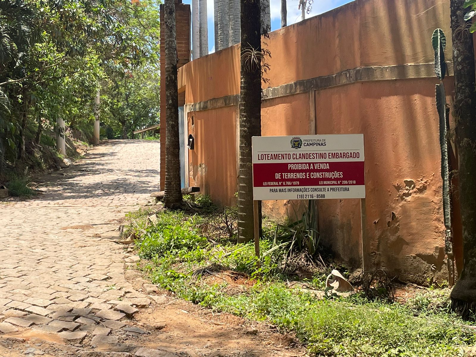 Ocupações ilegais são embargadas pela Prefeitura em Sousas e Joaquim Egídio