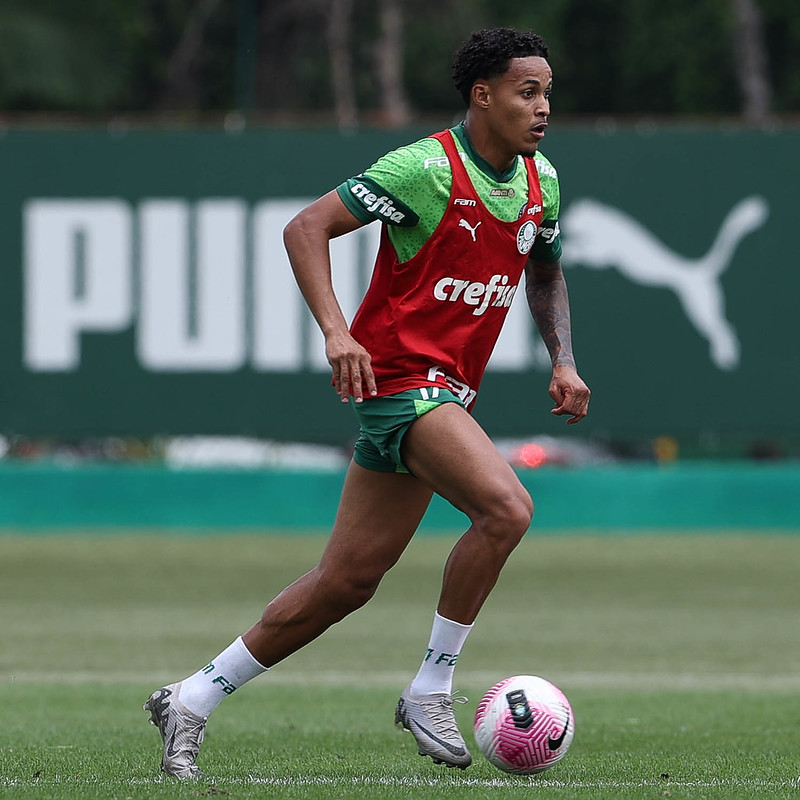 Palmeiras tenta negociar novo empréstimo de atacante Lázaro