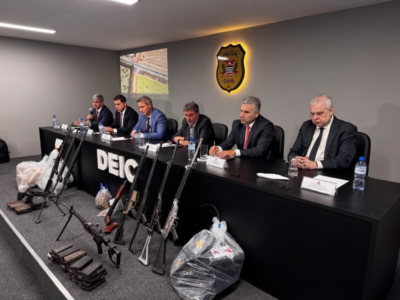 Polícia apreende 10 fuzis de guerra e 1,5 tonelada de cocaína em Aguaí