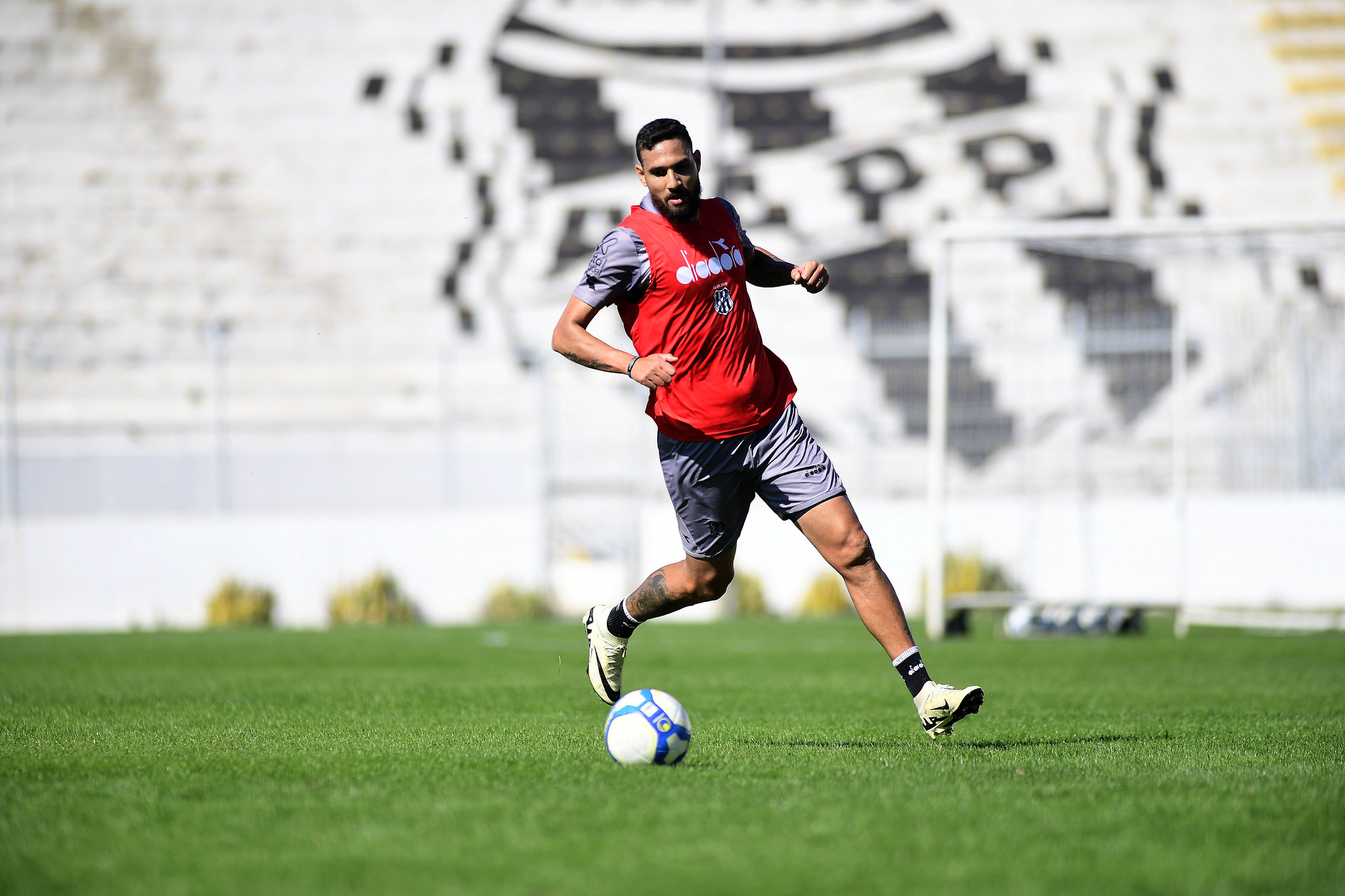 Ponte Preta deve ter dupla de zaga inédita contra o Ceará