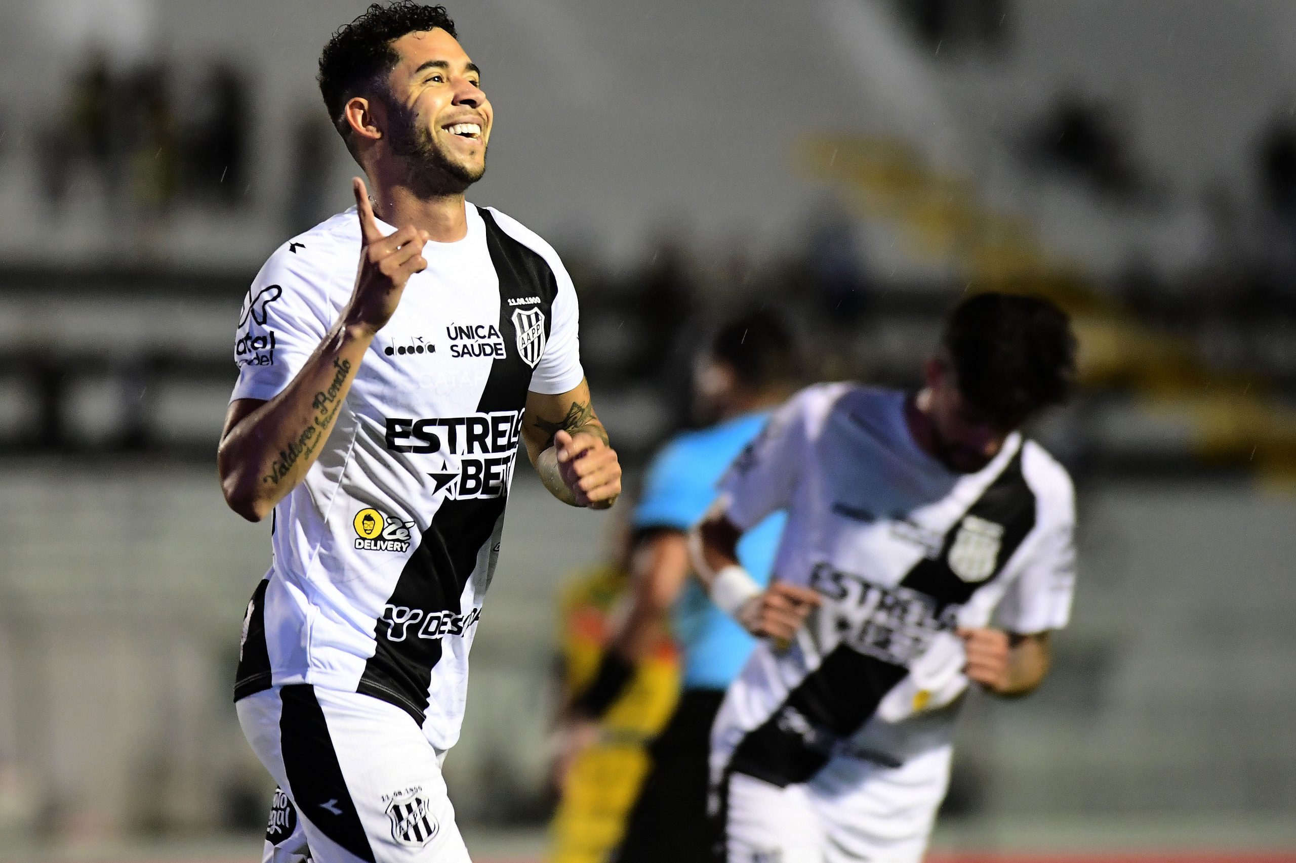 Ponte vence Brusque e respira na Série B do Campeonato Brasileiro