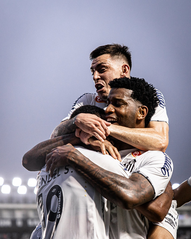 Santos encara o Goiás na Serrinha pela liderança da Série B