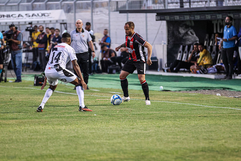 Sem Douglas Baggio, técnico Márcio Zanardi começa a montar o Botafogo para enfrentar o Guarani