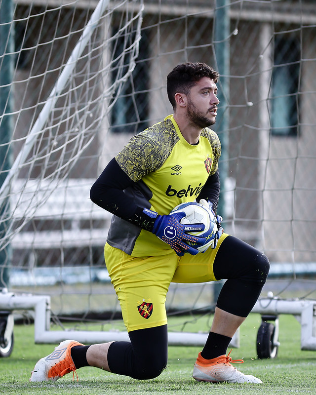 Sport Recife conta com retorno do goleiro Caíque França para encarar o Guarani nesta noite