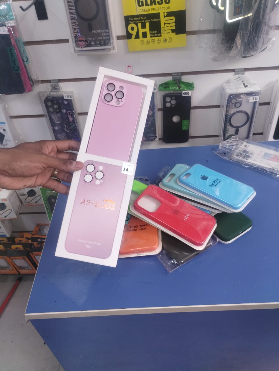 Polícia realiza apreensão de produtos falsos no Centro de Campinas