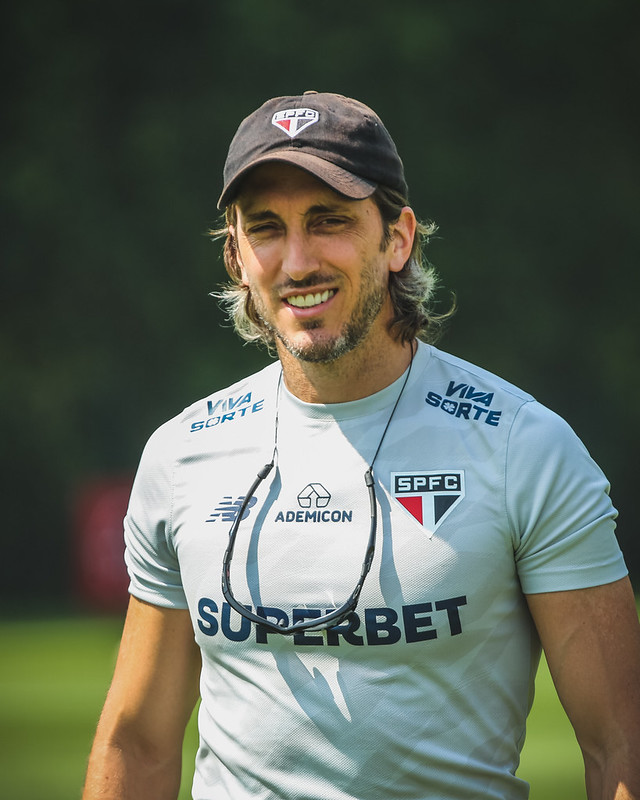 Zubedía aguarda por lesionados para montar o São Paulo contra o Bahia