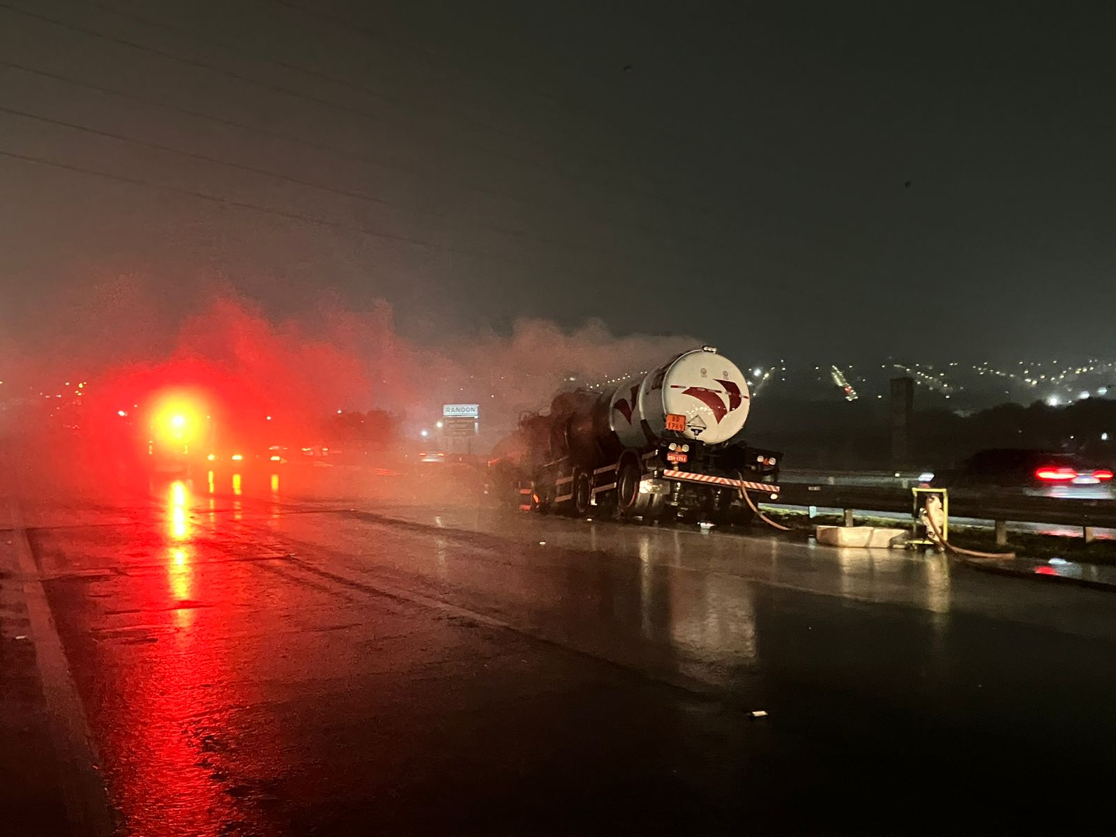 Anhanguera é liberada depois de caminhão carregado com ácido clorídrico pegar fogo