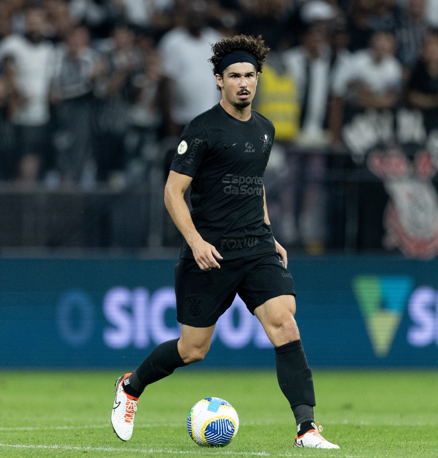 Corinthians esquece euforia e pensa no Vitória para encaminhar permanência