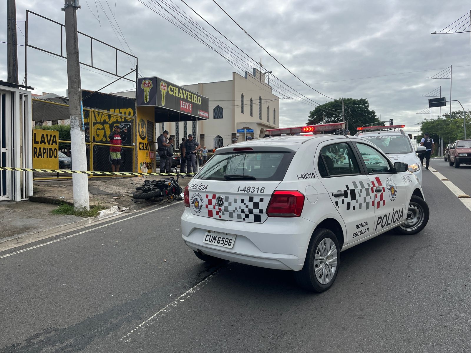 Criminosos trocam tiros com policiais em Hortolândia; um é atingido e morto