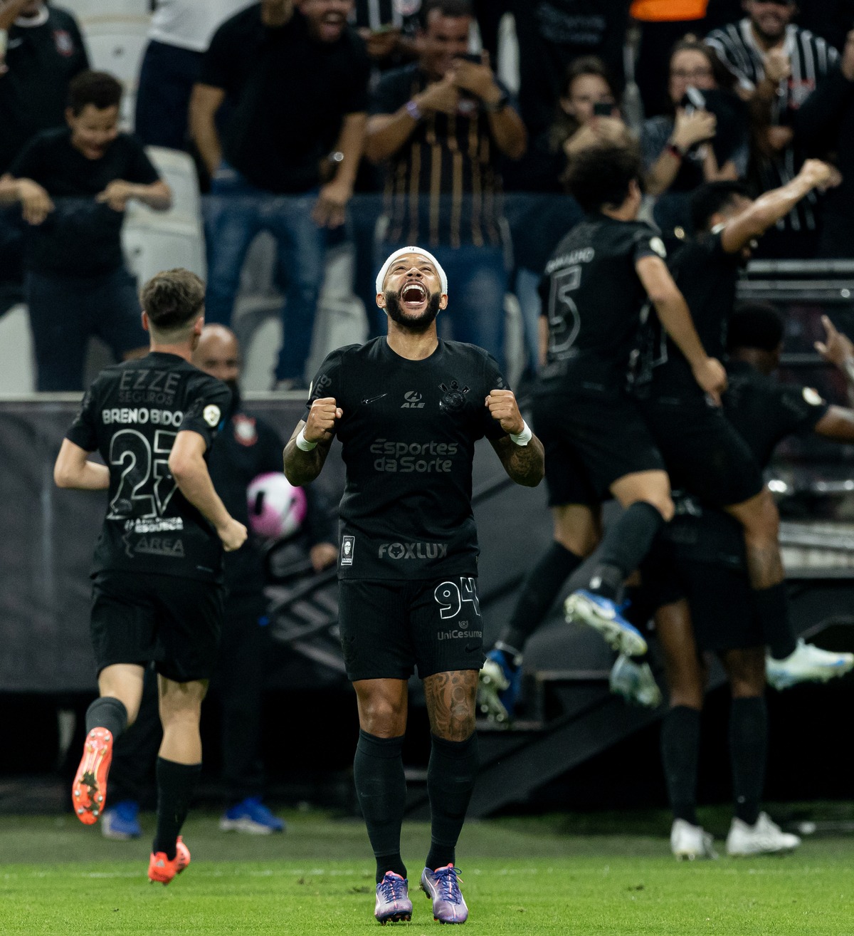Decisivos, Depay e Yuri Alberto podem desfalcar Corinthians contra o Vasco