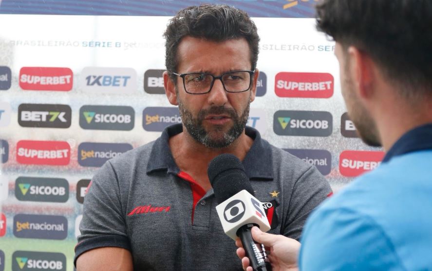 Diretoria da Ponte Preta negocia com Alberto Valetim