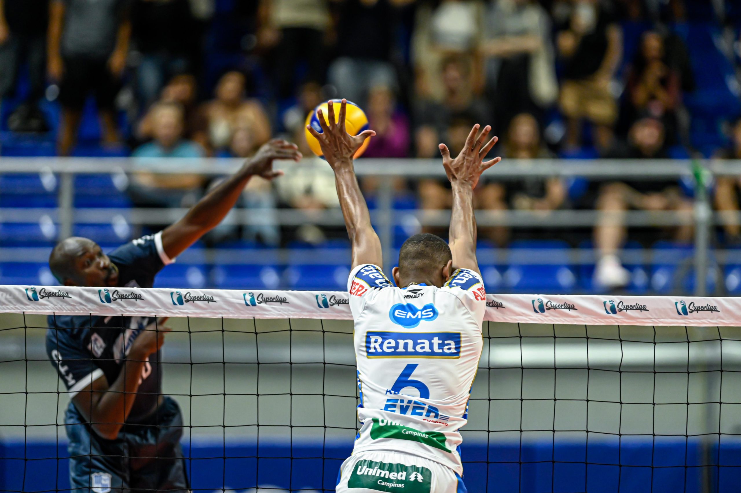 Fora de casa, Vôlei Renata perde para o Minas na Superliga