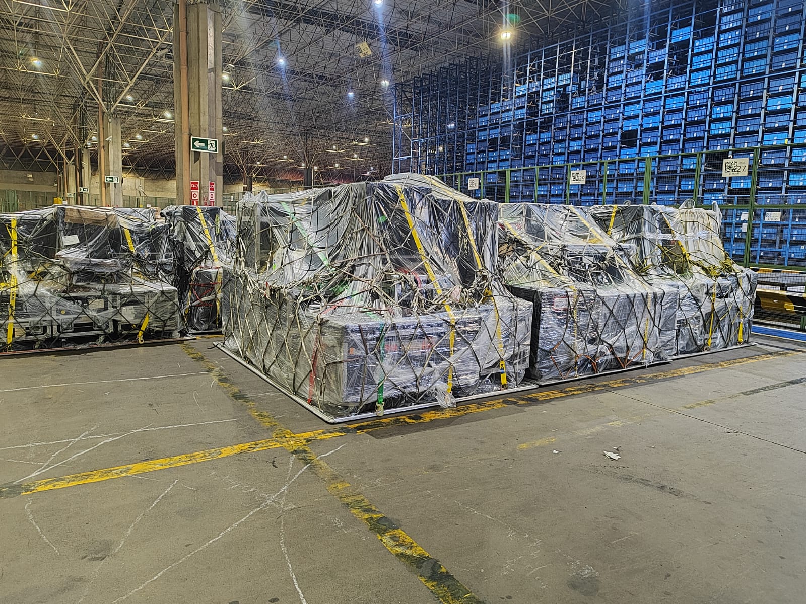 Material para show de Lenny Kravitz chega no Aeroporto de Viracopos