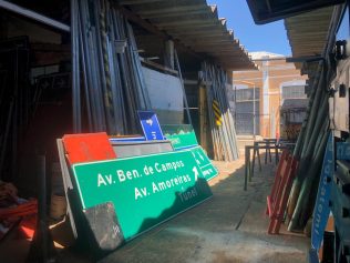 Mais de mil placas de sinalização foram recuperadas neste ano em Campinas