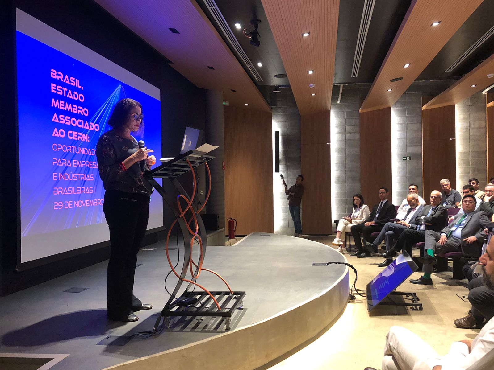 Ministra Luciana Santos cumpre agenda em Campinas para discutir oportunidade de negócios com Centro Europeu de Pesquisas