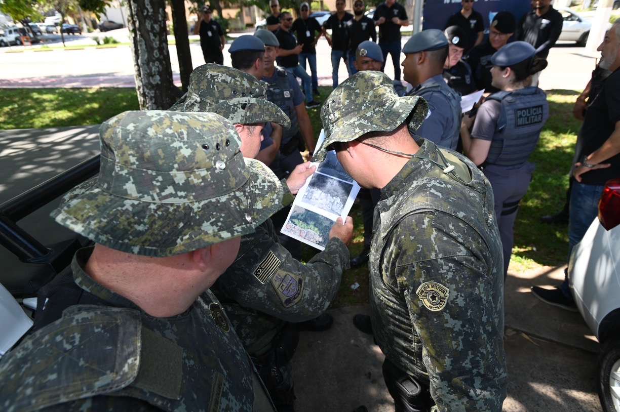 Operação fiscaliza comércios de reciclagem e multa construção em área de preservação