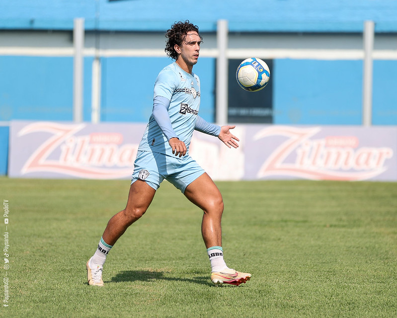 Em má fase, atacante Nicolas ganha elogios de técnico do Paysandu