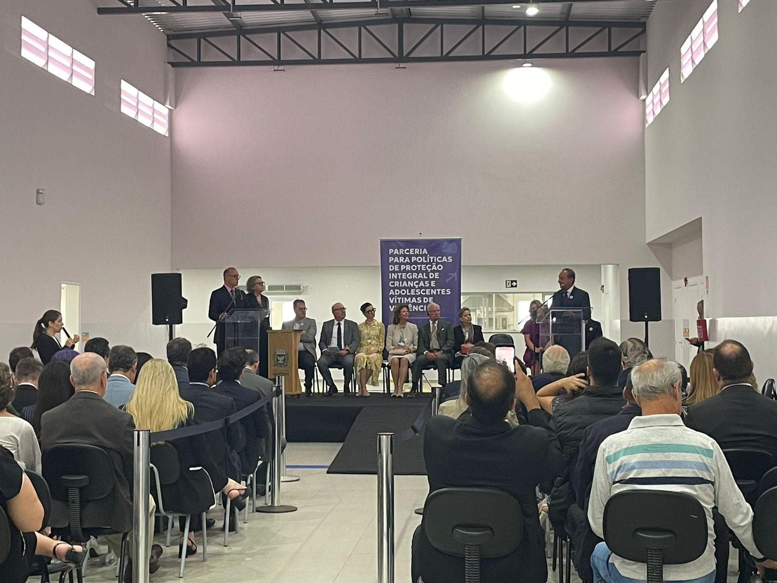 Rainha e Rei da Suécia assinam projeto de combate à violência contra crianças e adolescentes em Campinas