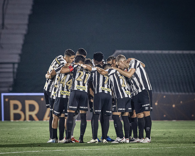 Após acesso, Carille diz que planejamento 2025 está atrasado no Santos