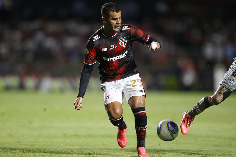 Meio-campista Alisson celebra volta antecipada no São Paulo