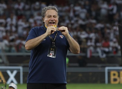 Prestigiado, Zubeldía recebe elogios do presidente do São Paulo, Júlio Casares