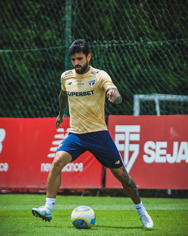 São Paulo enfrenta o Bahia em Salvador com novidades na escalação