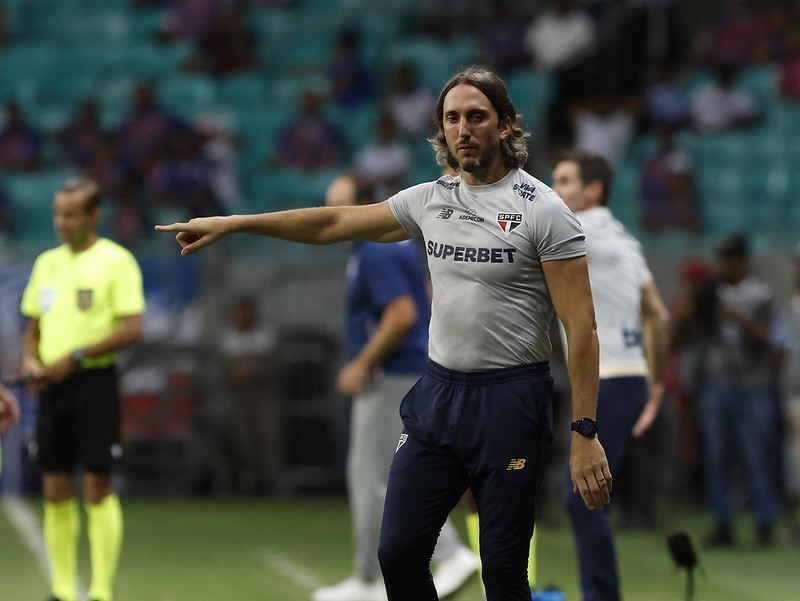 Zubeldía elogia partida do São Paulo e valoriza técnico adversário Rogério Ceni