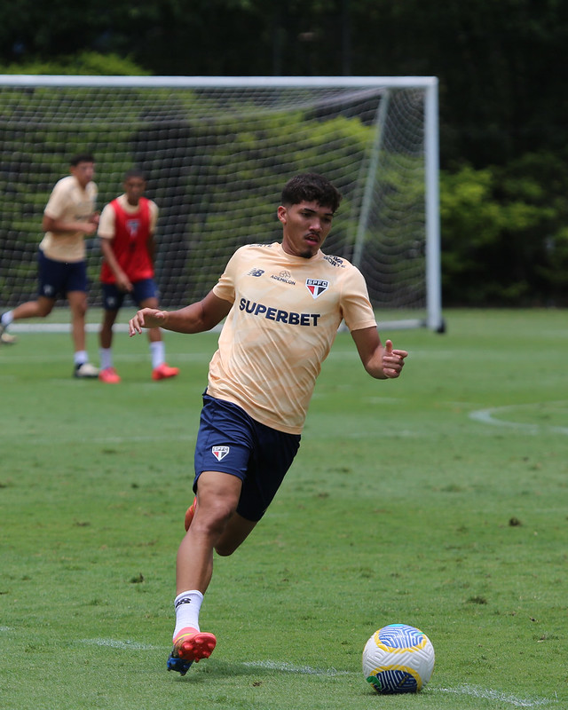 Técnico Luis Zubeldía garante mais oportunidades a William Gomes no São Paulo