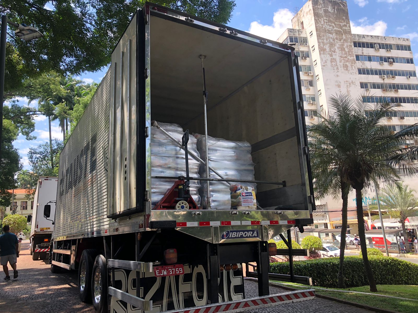 Campanha “Natal Sem Fome” continua até sexta-feira; já foram arrecadadas mais de 24 toneladas