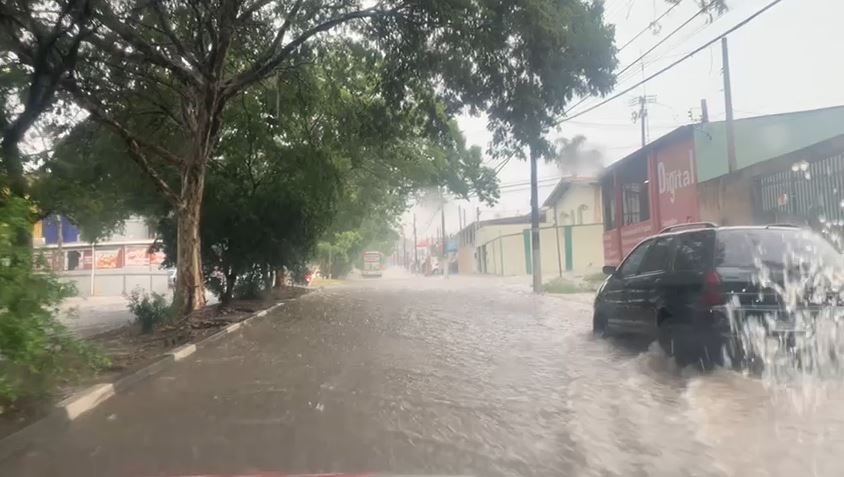 Campinas registra pontos de alagamentos durante chuva nesta segunda-feira