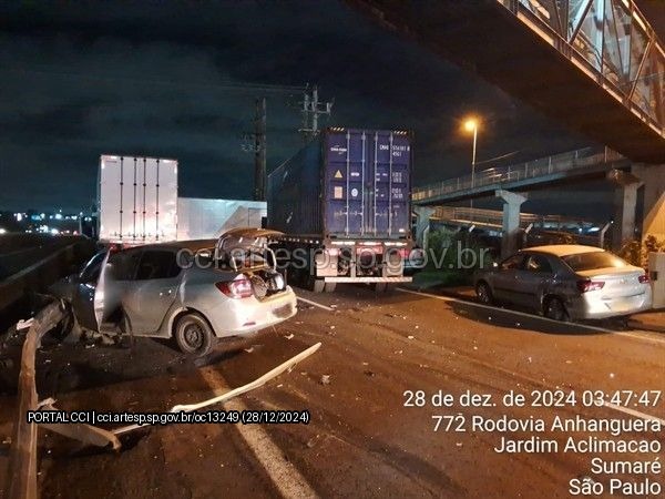 Engavetamento envolvendo 8 veículos deixa 5 feridos leves na Anhanguera