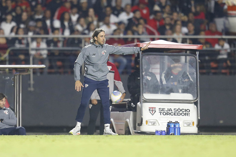 Técnico Zubeldía admite colocar time reserva do São Paulo contra o Botafogo