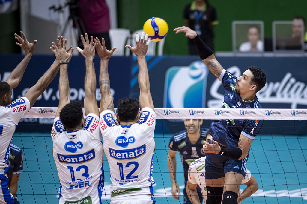 Vôlei Renata derruba invencibilidade do Cruzeiro e continua no G4 da Superliga