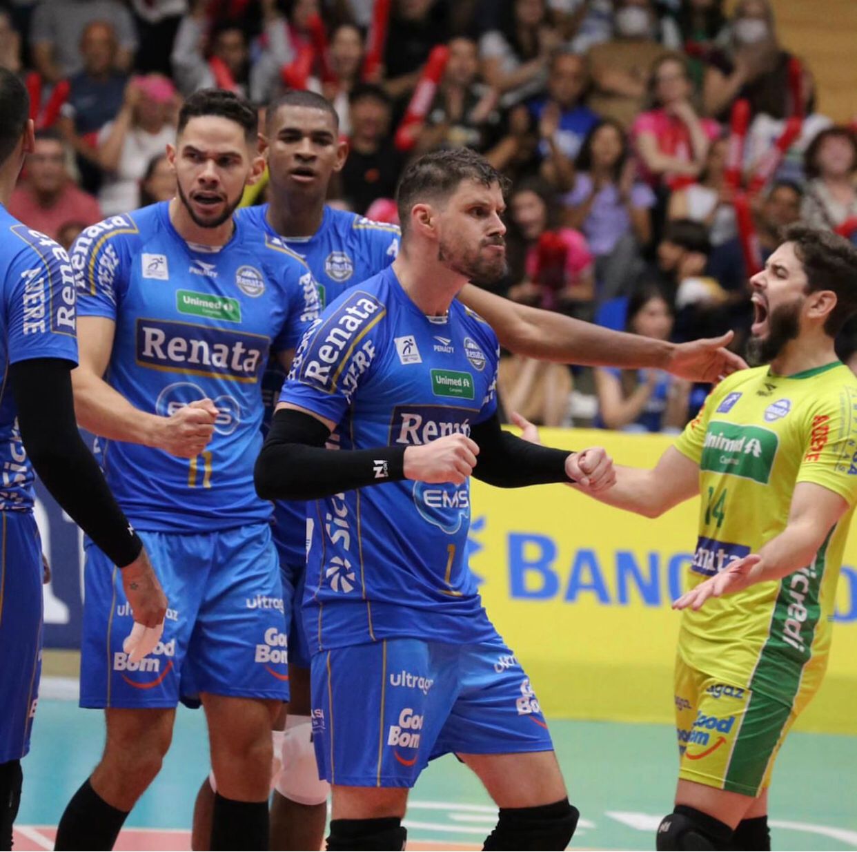 Vôlei Renata confirma boa fase e vence a terceira seguida na Superliga Masculina