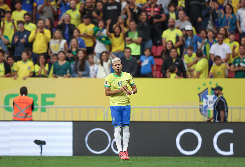 Palmeiras define salários com meio-campo Andreas Pereira