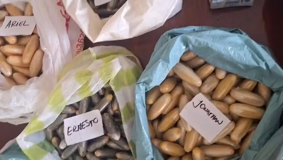 Justiça condena bolivianos flagrados expelindo drogas do corpo em Limeira