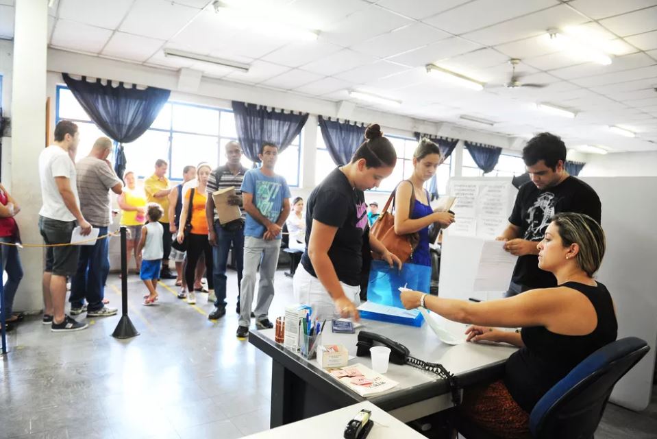 Centro comercial abre 145 vagas de emprego em Americana