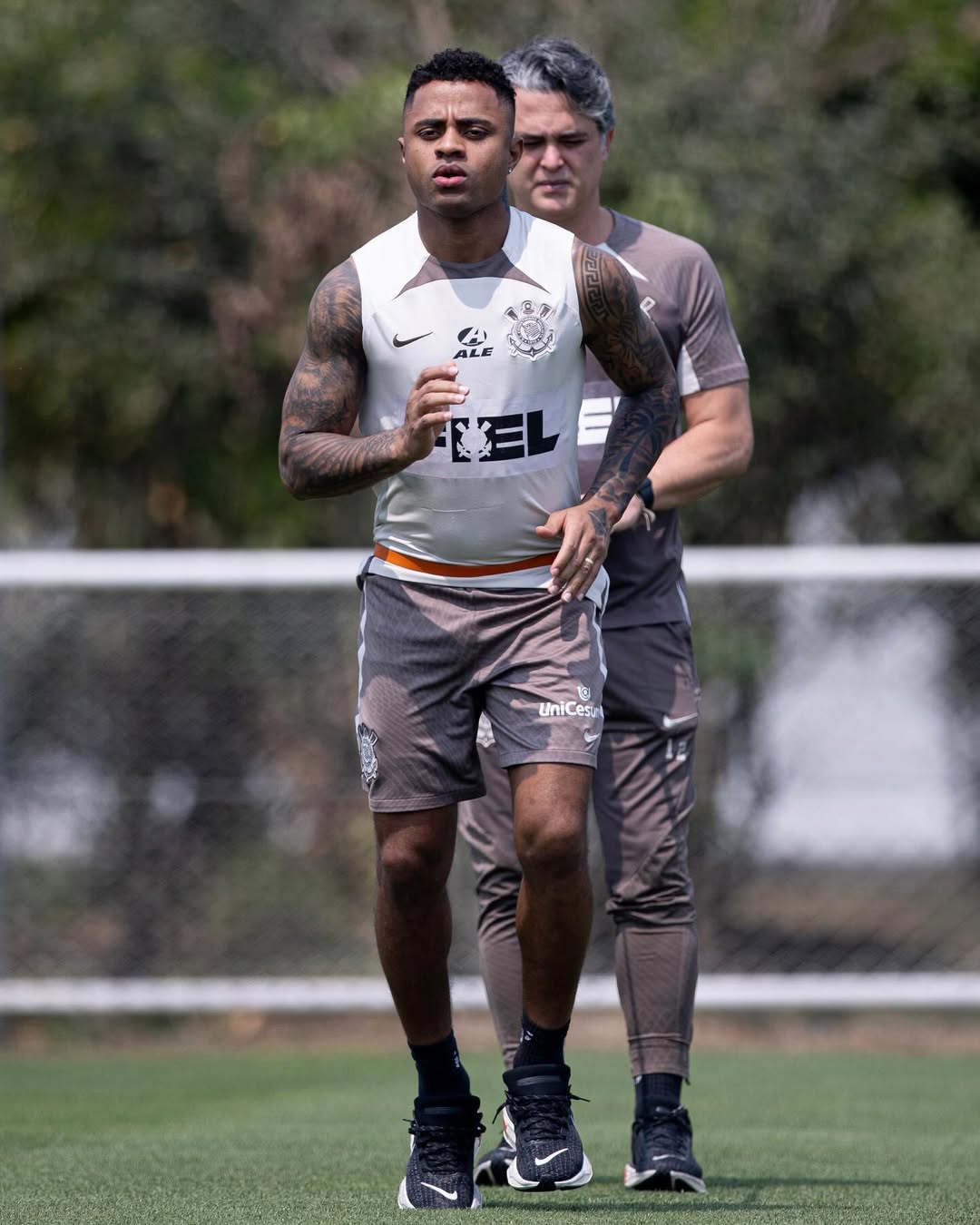 Lateral equatoriano abre mão das férias para voltar bem em 2025 no Corinthians